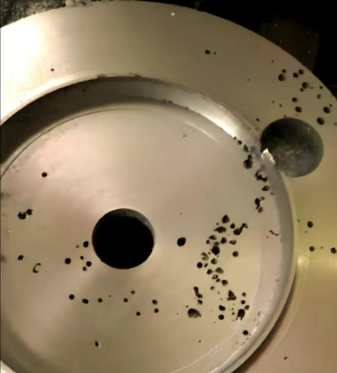 Сұр шойын бөліктеріндегі тері астындағы кеуектің сипаттамасы және алдын-алу шаралары