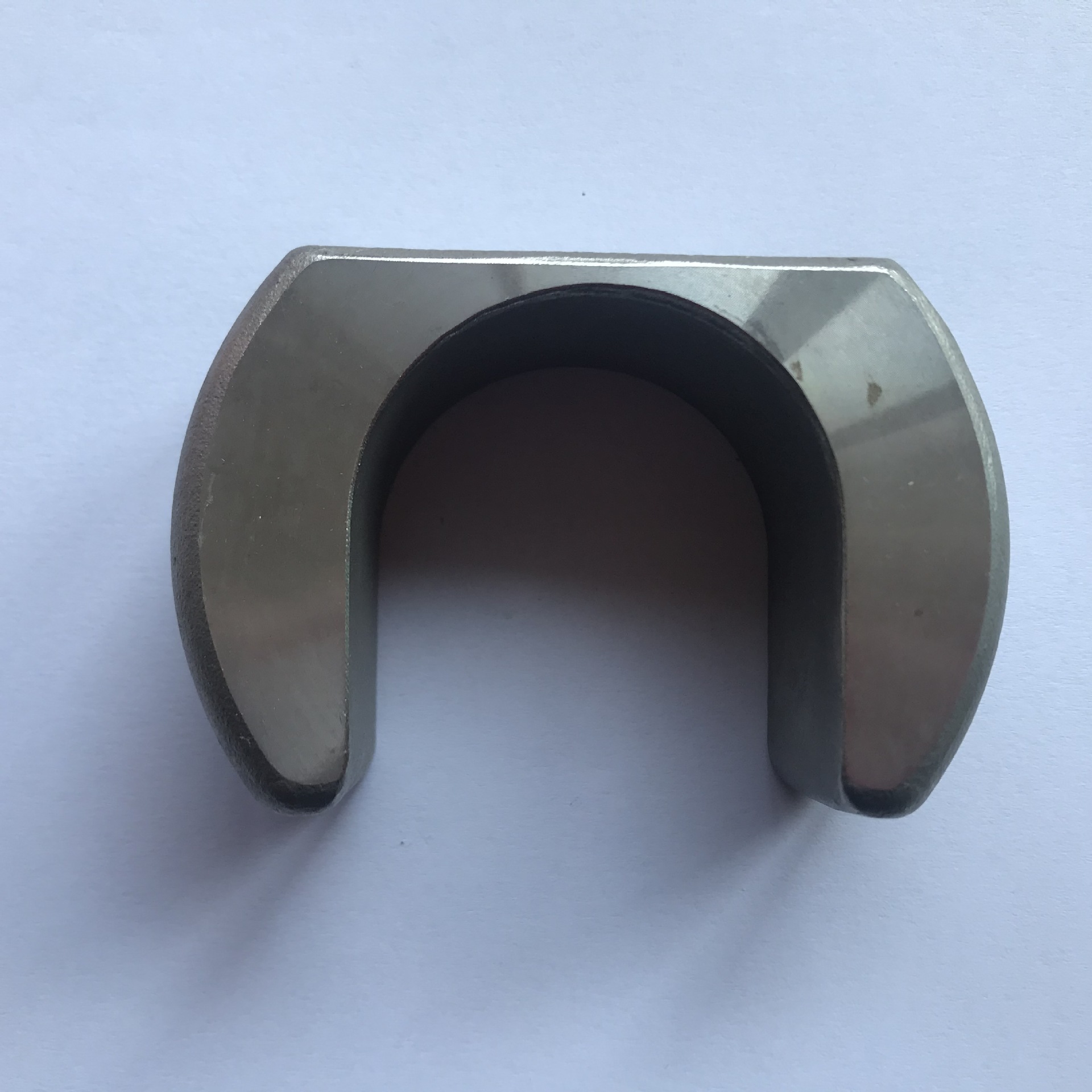 Инвестициялық қалыптау процесінде су шыны құмынан жасалған қабықшаның қабаттасуының себебі неде?