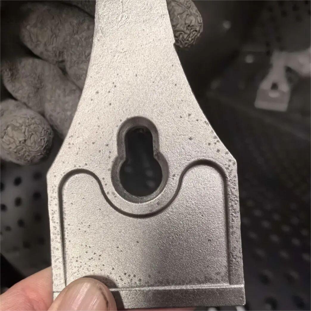 Массасы 205 грамм кремний диоксиді бар 410 тот баспайтын болаттан жасалған бөлшектерді өндіру, бетіндегі тотығу дақтарының ақаулары: себептері мен шешімдері